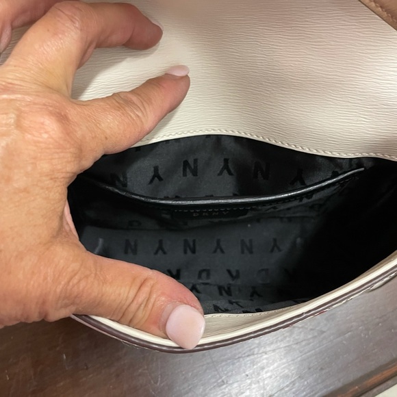 DKNY PRINT BAG - Picture 4 of 9